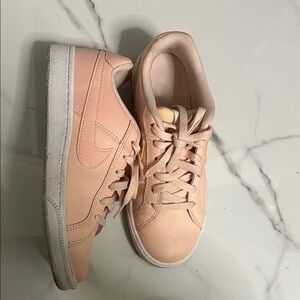Nike Women's Peach Sneakers